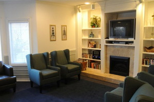 senior community sitting room at Angelica's Place in Macomb county